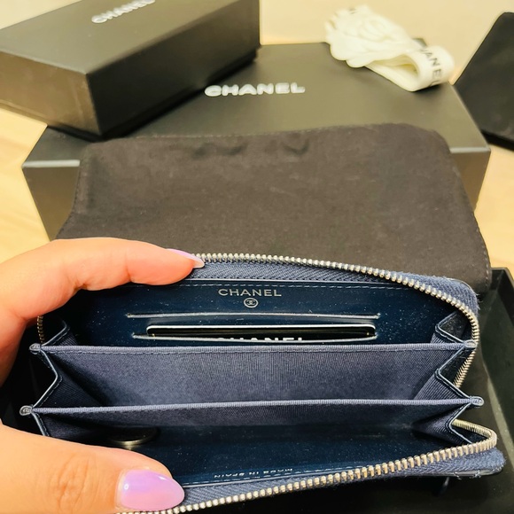 CHANEL SMALL NAVY BLUE PATENT LEATHER ZIP AROUND WALLET - Picture 3 of 15